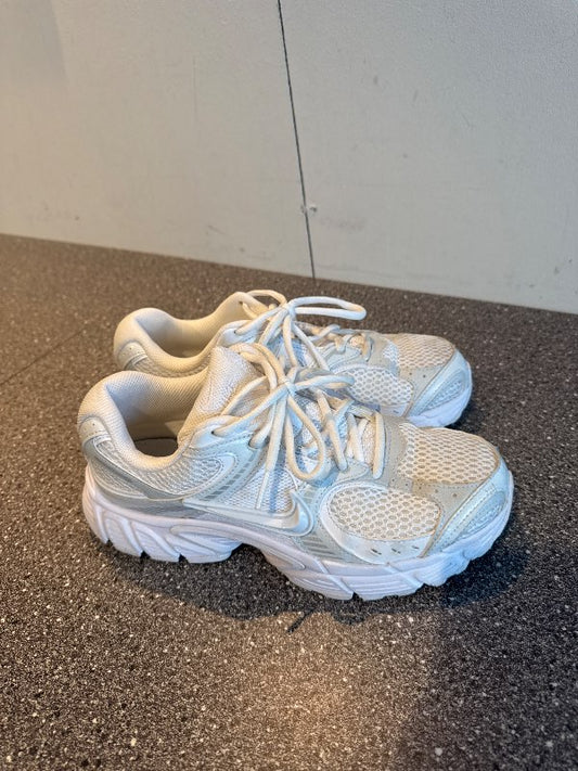 Nike strigaskór - hvítir