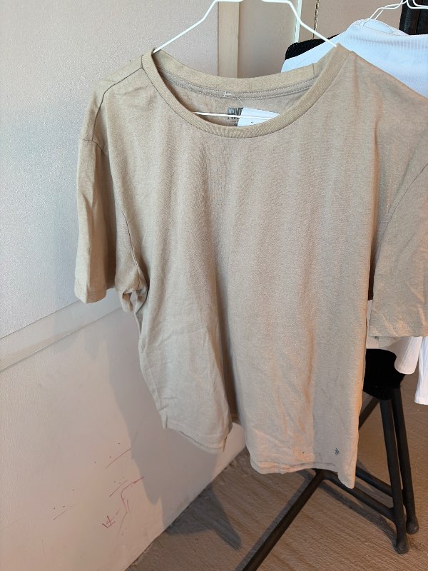 Brún stuttermabolur