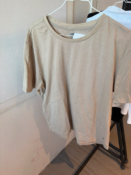 Brún stuttermabolur