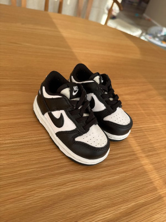 Nike skór svartir/hvitir