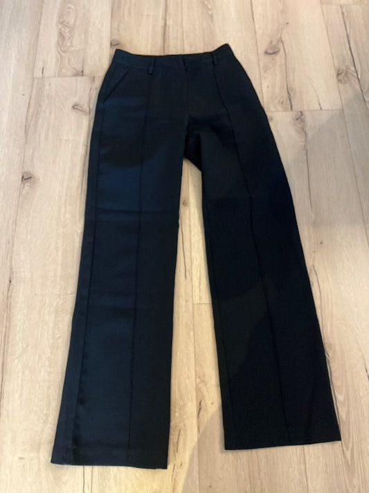 Venderbys svartar buxur