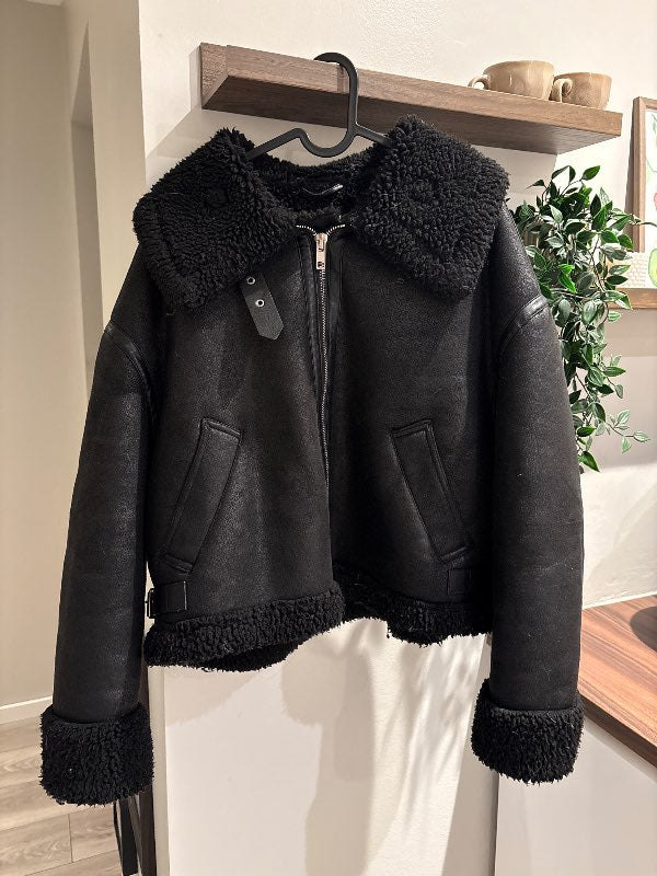 Zara svartur jakki LG