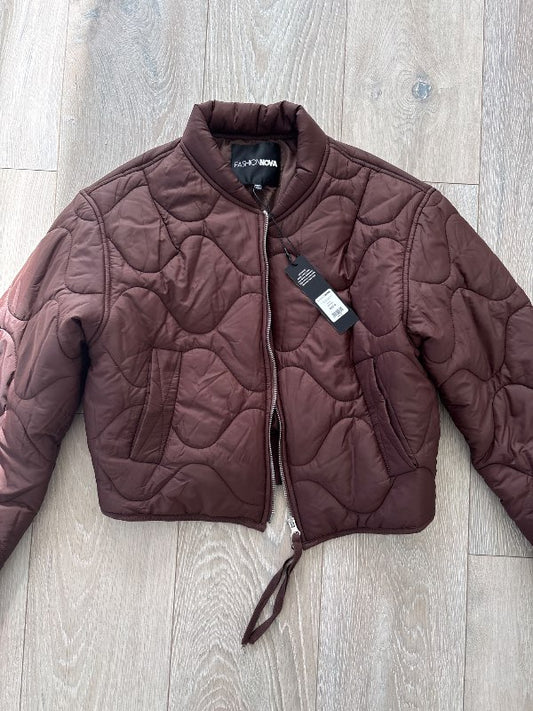 Stuttur brúnn jakki fashion nova