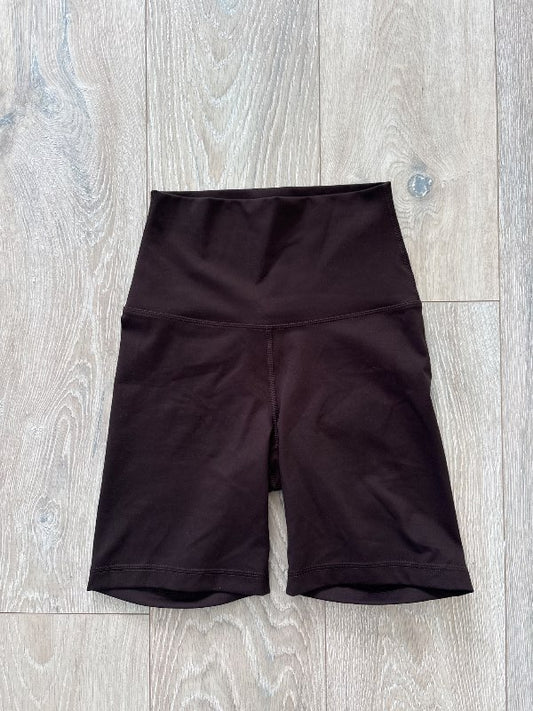 Brúnar biker shorts