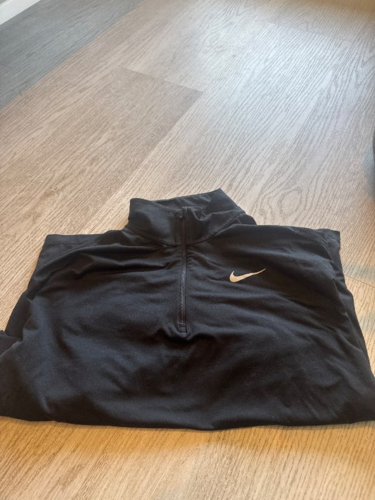 Nike svört ræktarpeysa