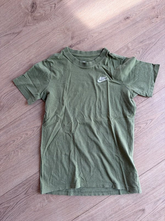Nike bolir grænn