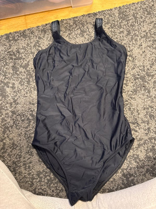 svartur 66 sundbolur