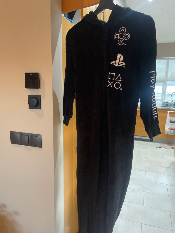 Svartur playstaion kósygalli