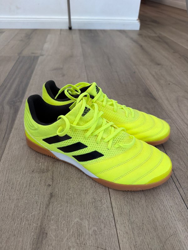 Adidas 42 1/3 new