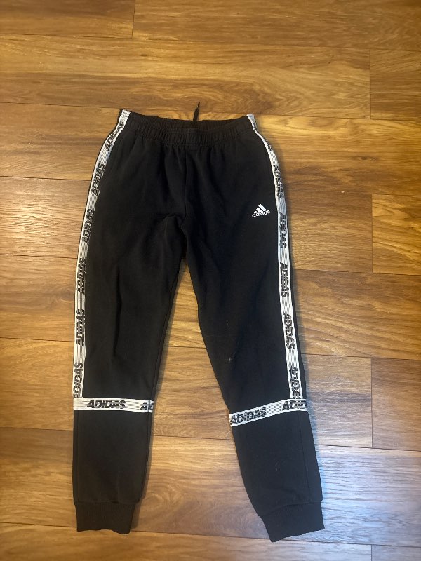 Svartar adidas buxur