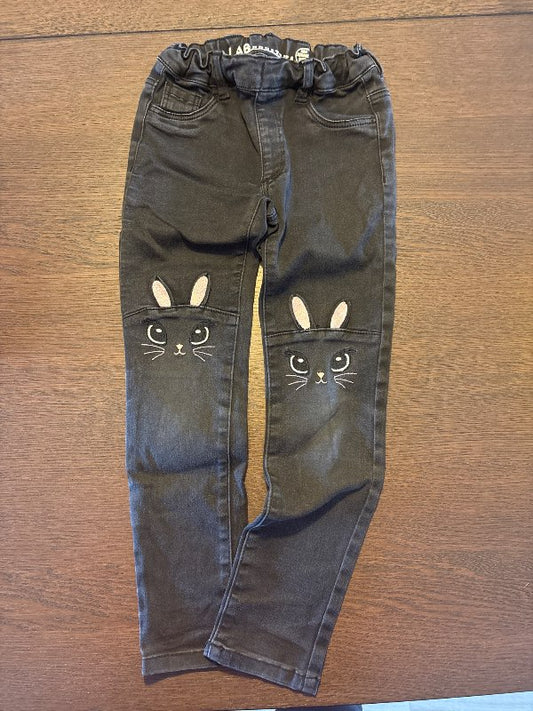 Svartar gallabuxur kanína