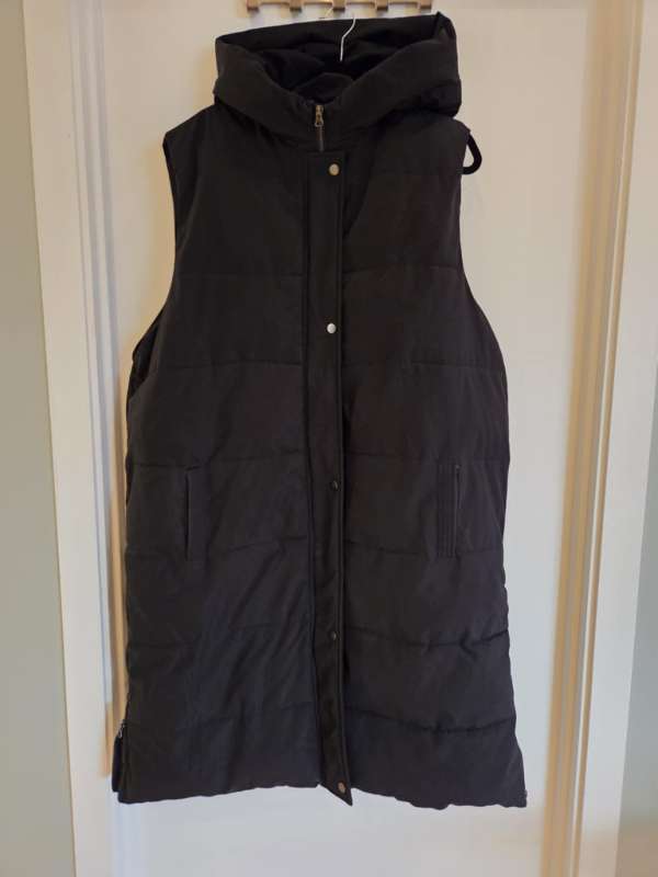 Svart úlpuvesti st. 18