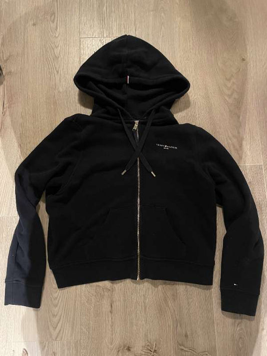 Tommy Hilfiger (Blá peysa)